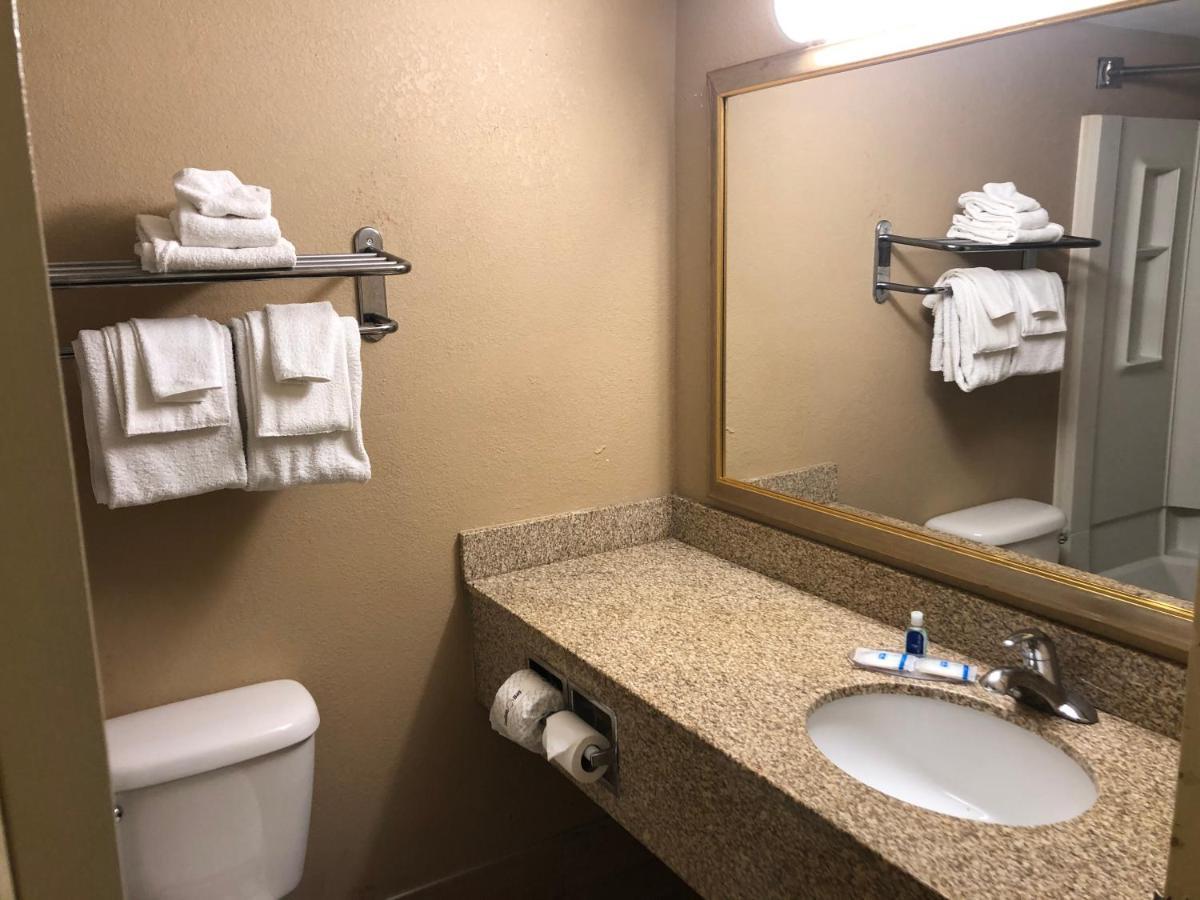 Rodeway Inn Joint Base Andrews Area Camp Springs Dış mekan fotoğraf