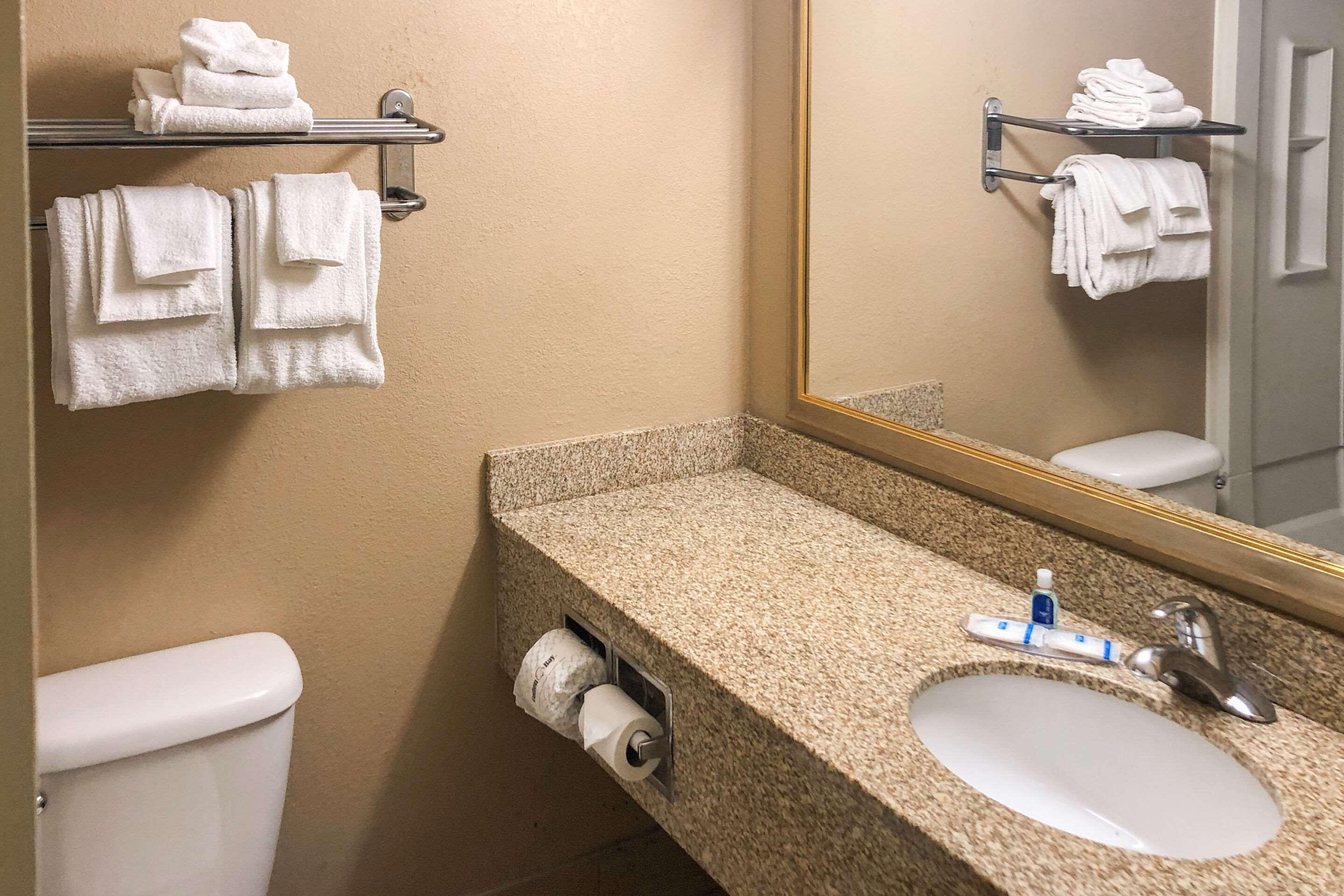 Rodeway Inn Joint Base Andrews Area Camp Springs Dış mekan fotoğraf