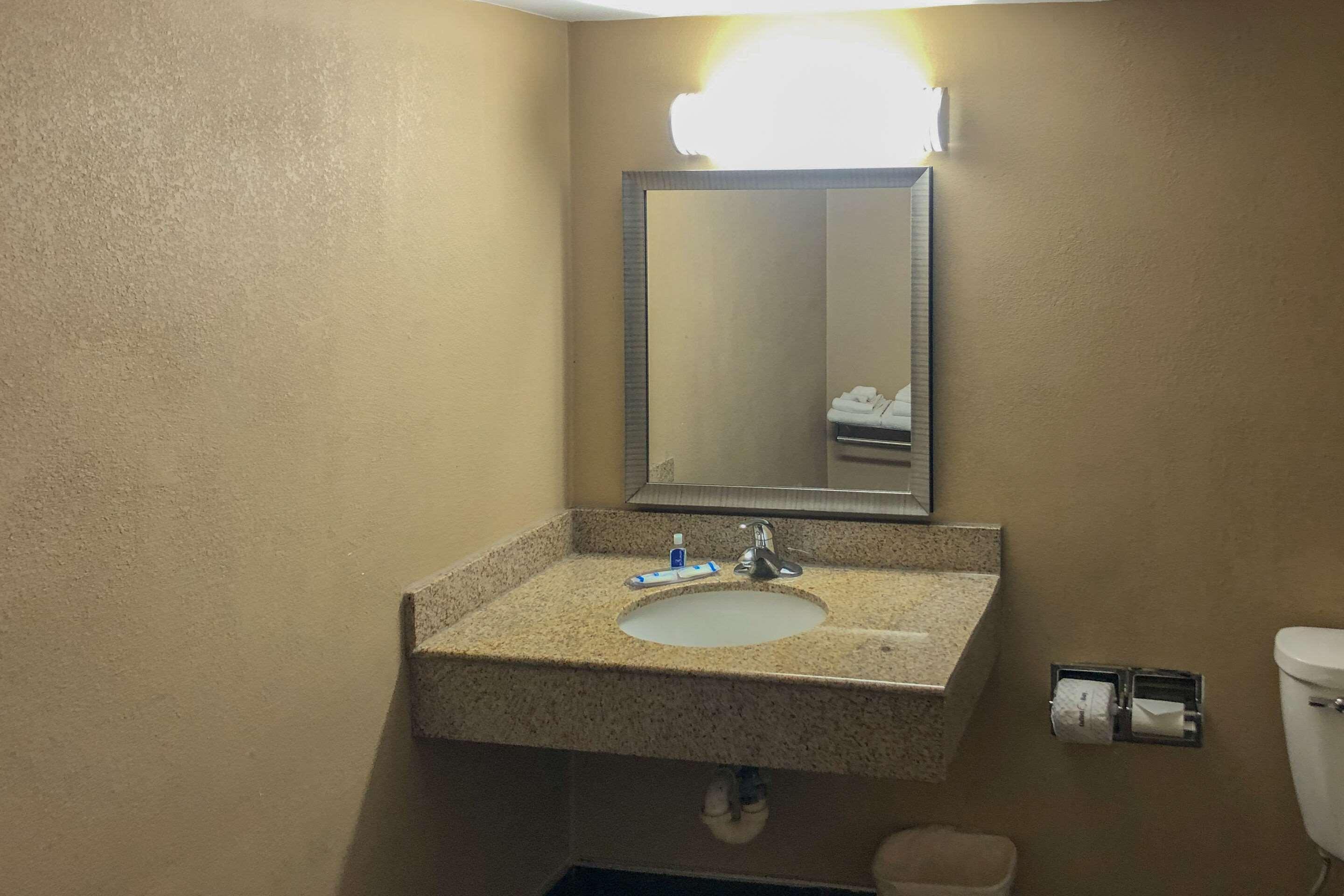 Rodeway Inn Joint Base Andrews Area Camp Springs Dış mekan fotoğraf